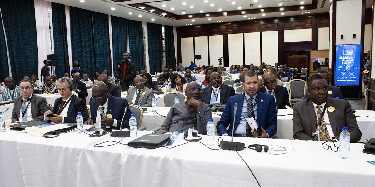 Participants au panel sur les services financiers de la poste au 13e Africa Postal Forum