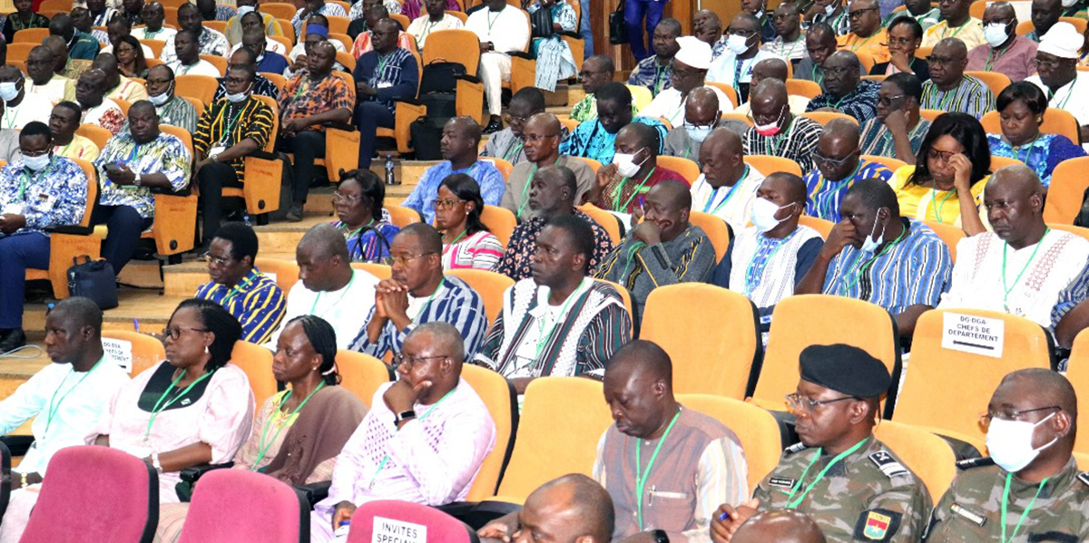 Participants au 2e CASEM du ministère de l'Economie et des Finances