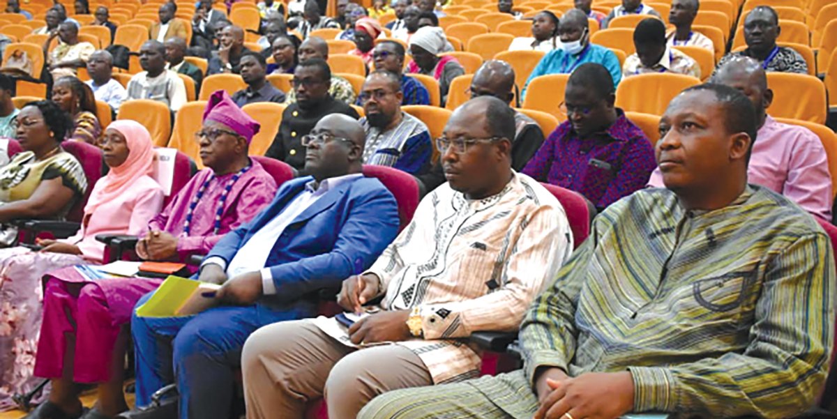 Les membres du cadre national de concertation pour l'inclusion financière réunis à Ouagadougou les 7 et 8 novembre 2024