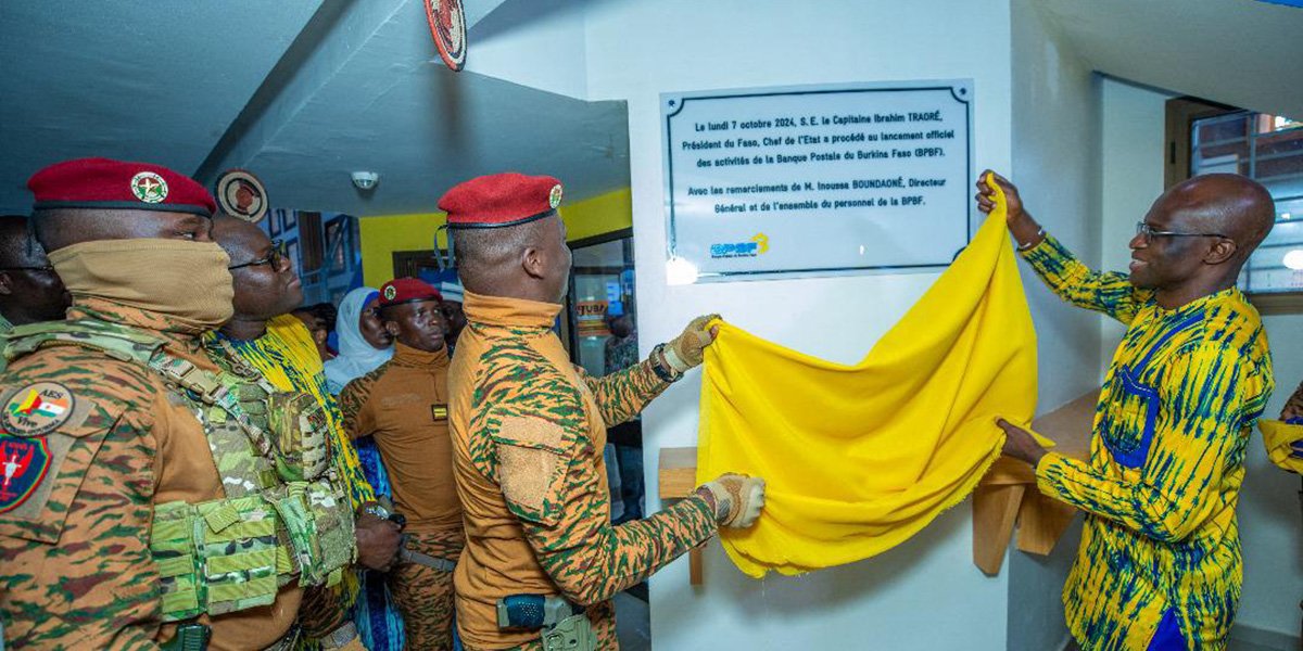 Le Président du Faso, Capitaine Ibrahim Traoré inaugure la Banque Postale du Burkina